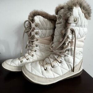 Columbia Women's White and Tan Quilted Winter Boots